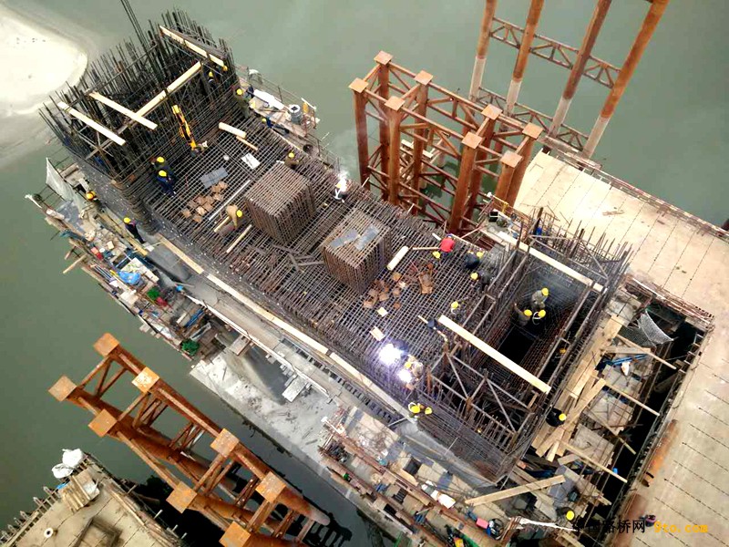 9、主塔下橫梁施工